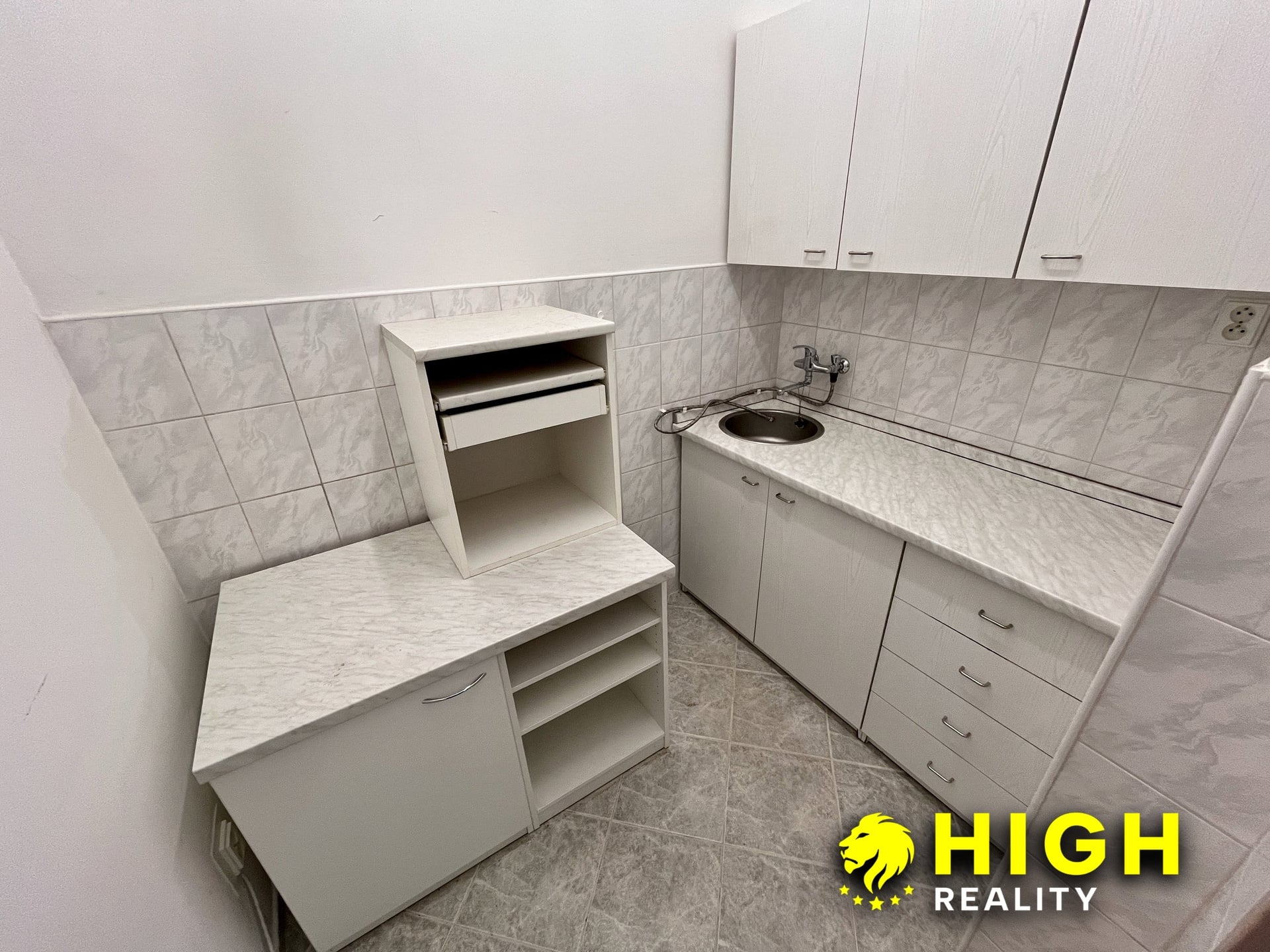 Komerční areál s vlastním zázemím a pozemkem 2 888 m² – Zruč u Plzně – foto 23