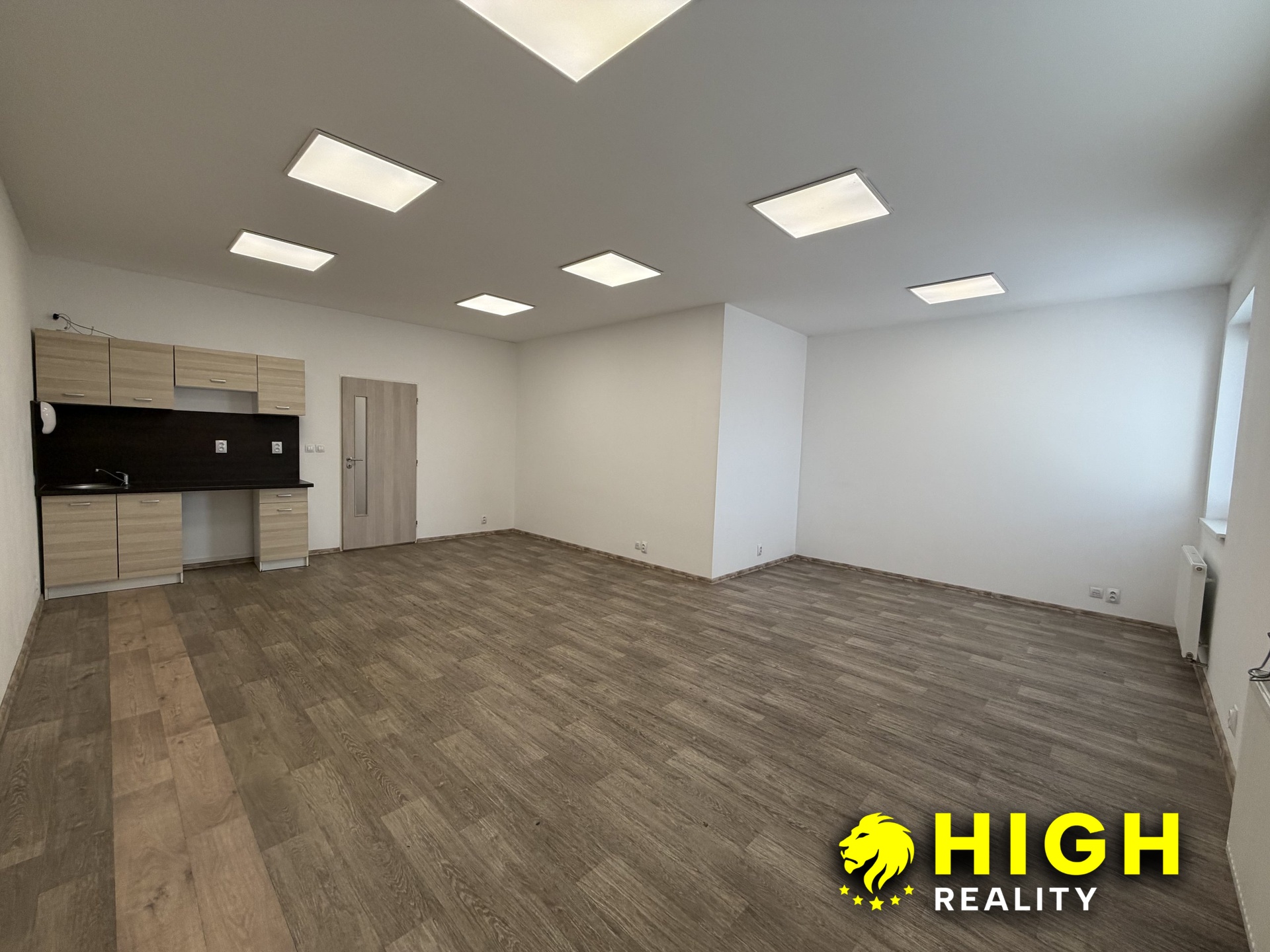 Pronájem kanceláře 36 m² s kuchyňskou linkou, Nýřany – foto 3